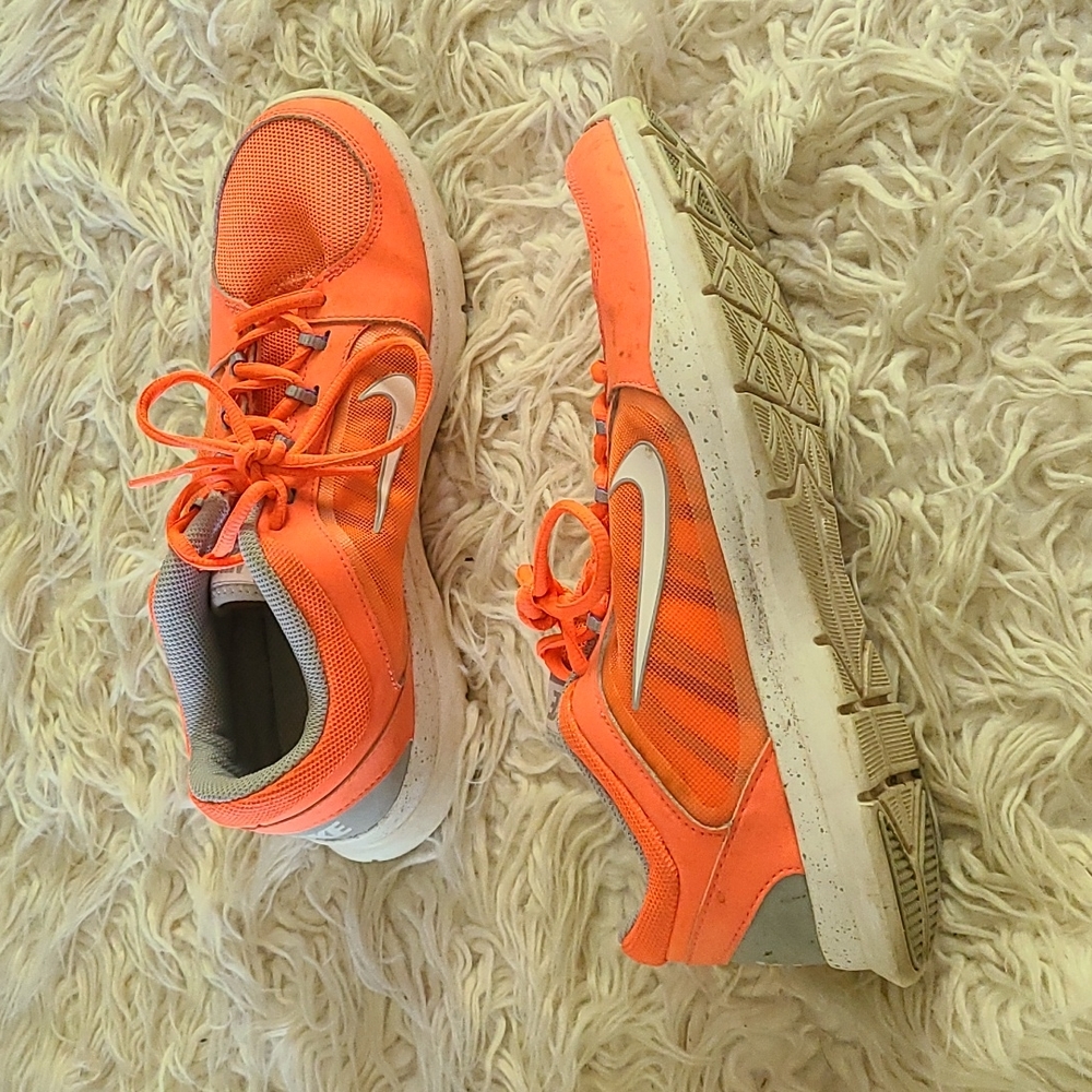 Nike Tennis Shoes